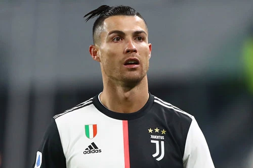 7. Ronaldo (Juventus) - 60 triệu euro.