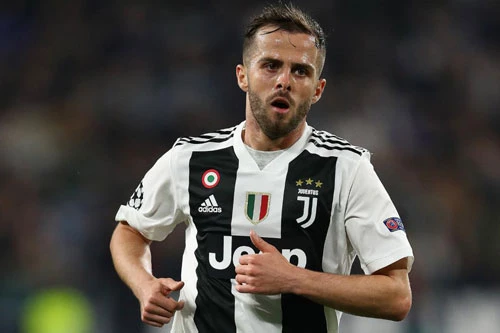 9. Pjanic (Juventus) - 55 triệu euro.