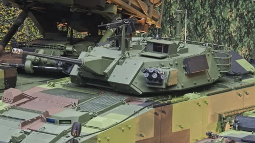 Tháp pháo của IFV CM-34 được trang bị pháo 30 mm Mk44 Bushmaster II. Ảnh: Jane's 360. Tháp pháo của IFV CM-34 được trang bị pháo 30 mm Mk44 Bushmaster II. Ảnh: Jane's 360.