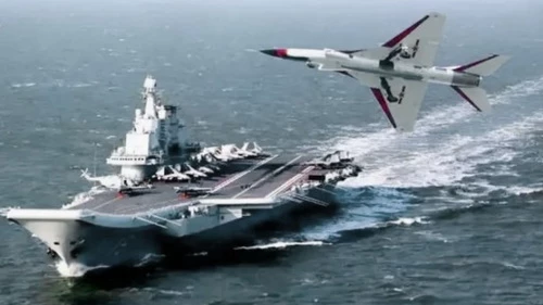 Đồ họa máy bay huấn luyện phản lực JL-9 và tàu sân bay của Hải quân Trung Quốc. Ảnh: Sina.