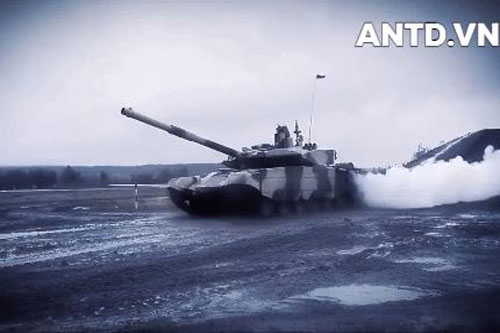Nga điều phiên bản mạnh nhất của xe tăng T-90 áp sát biên giới NATO