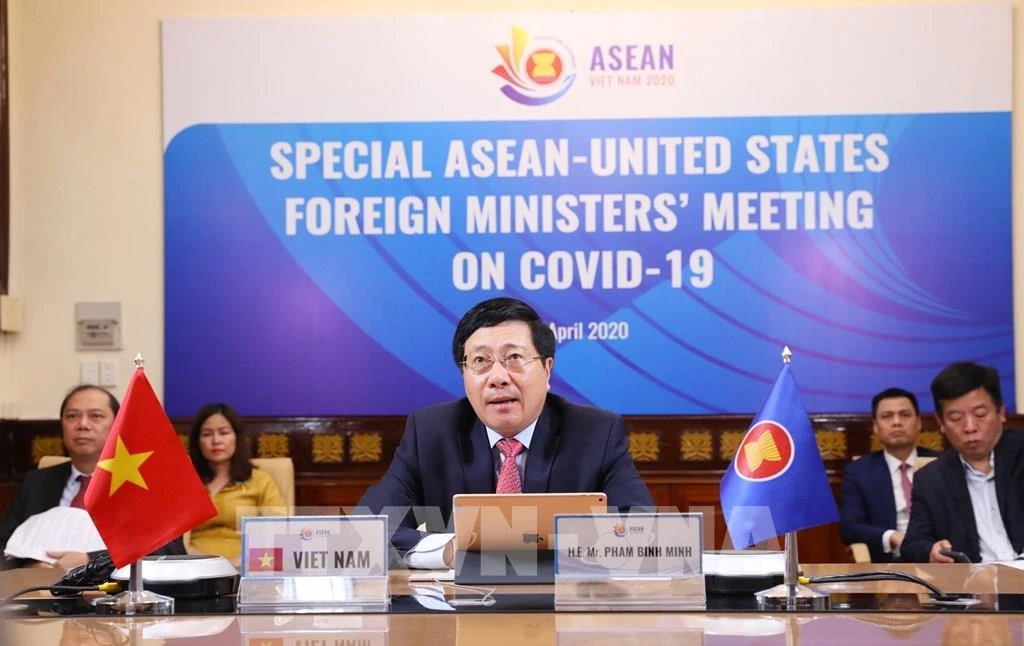  Phó Thủ tướng, Bộ trưởng Bộ Ngoại giao Phạm Bình Minh, trên cương vị Chủ tịch ASEAN 2020, đã cùng Ngoại trưởng các nước ASEAN và Ngoại trưởng Hoa Kỳ Michael Pompeo dự Hội nghị trực tuyến Đặc biệt các Bộ trưởng Ngoại giao ASEAN - Hoa Kỳ về Covid-19.