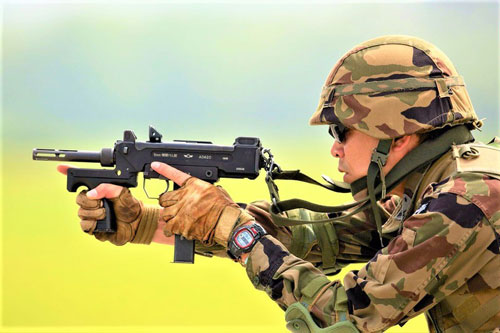 Súng ngắn - tiểu liên Minebea PM-9 của Nhật Bản