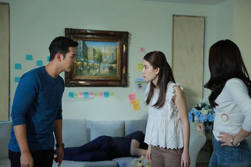 Về nhà thấy đồ chất đống ngoài sân, tôi mới biết mình bị chị dâu đuổi, nhưng không ngờ tình thế đảo ngược trong phút chốc khi anh trai tôi bước vào nhà