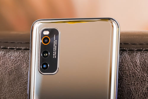 Cận cảnh smartphone Qualcomm Snapdragon 865 giá rẻ bậc nhất thế giới