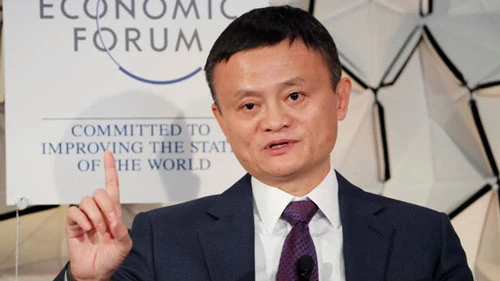 Khi dịch Covid-19 bùng phát mạnh trên toàn cầu, với tư cách là một doanh nhân Trung Quốc, Jack Ma đã chung tay hỗ trợ đất nước cũng như nhiều quốc gia khác trong công tác phòng chống dịch bệnh. Khoảng 20 triệu khẩu trang và 2,5 triệu bộ xét nghiệm cùng với thiết bị bảo hộ và máy thở đã được tỷ phú trao tặng cho các nước khác trên thế giới. Ảnh: Quartz.