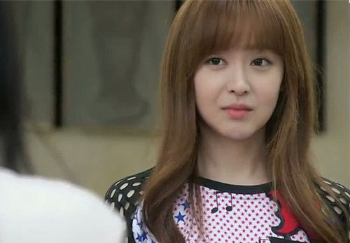 Vừa khoe mang thai, chồng "chơi lớn" tặng hẳn sổ tiết kiệm 5 tỷ nhưng tôi bàng hoàng vì tờ giấy đính kèm