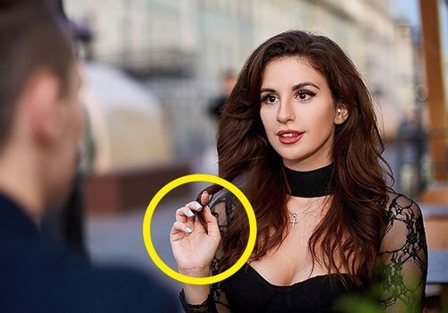 Biểu hiện nàng đang “phát cuồng” vì bạn