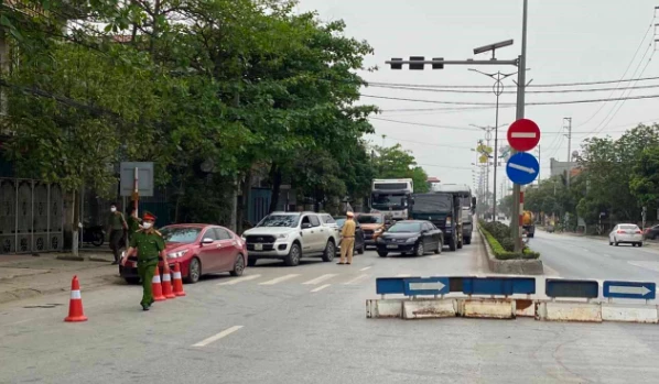 Tiếp tục dừng tất cả các hoạt động vận tải hành khách công cộng liên tỉnh từ Quảng Ninh đi các địa phương khác và ngược lại.