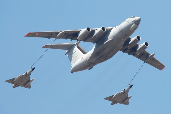 Tìm hiểu về nhiệm vụ tiếp nhiên liệu trên không