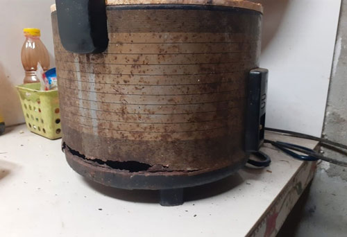 Hí hửng khoe nồi cơm dùng 17 năm chưa hỏng, dân mạng chỉ ra chi tiết khiến anh chàng giật mình