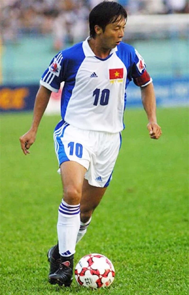 Đội hình 11 cầu thủ Việt Nam từng thi đấu ở nước ngoài - 9