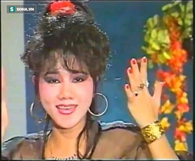 Nữ ca sĩ đầu tiên xỏ khuyên tai 5 lỗ, nhẫn đeo 10 ngón tay và scandal khủng khiếp ở Sài Gòn - Ảnh 4.