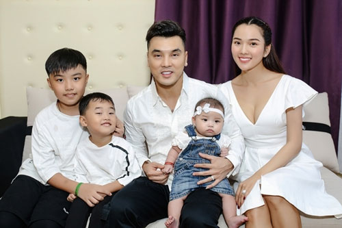 Những sao Việt yêu con riêng của bạn đời như con ruột