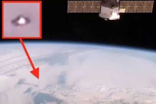 Phát hiện UFO bên ngoài Trạm vũ trụ quốc tế ISS