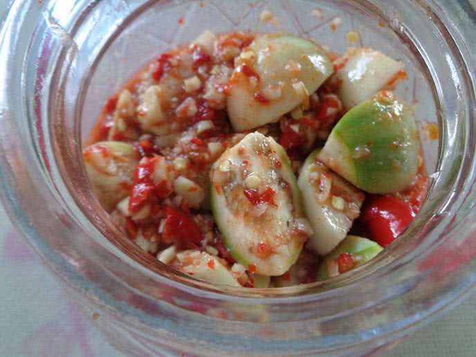 Cách làm cà pháo mắm tôm ăn kèm với cơm siêu ngon