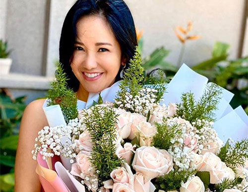 Nhan sắc Hồng Nhung tuổi 50