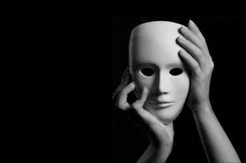 Dấu hiệu của người giả nhân giả nghĩa và cách đối phó