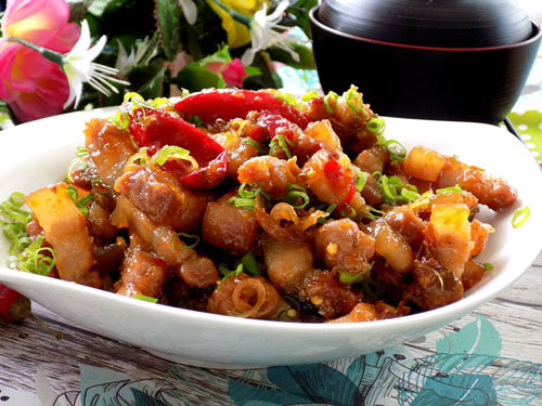 Cách làm món thịt rim mắm sả béo ngậy, đưa cơm cho cả nhà