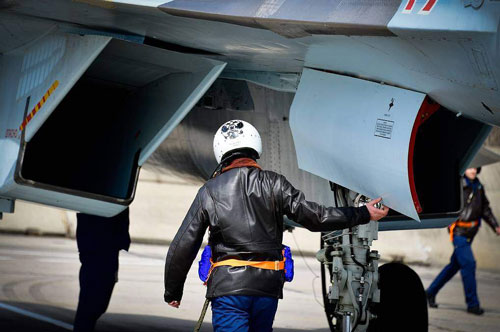 Nga phát triển bộ đồ bảo hộ mới cho phi công quân sự