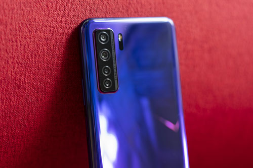 Smartphone RAM 8 GB, pin ‘khủng’, 4 camera sau, giá gần 8 triệu