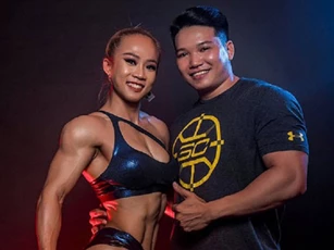 Chuyện tình của cô gái xinh xắn, sở hữu cơ bắp cuồn cuộn