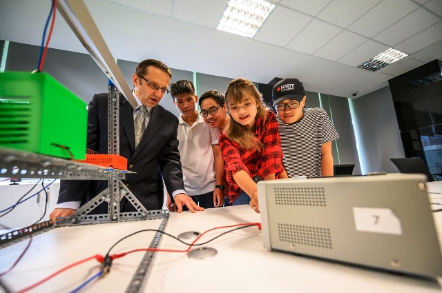 “Giải cứu” hành trình du học trong dịch Covid-19