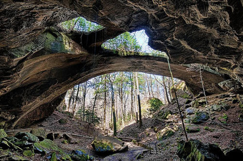 Cầu đá 200 triệu năm tuổi hình thành từ thời khủng long