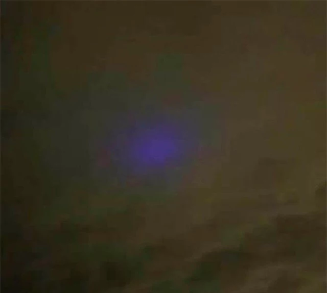 Bí ẩn sự xuất hiện của đám mây lạ phát ra ánh sáng xanh - 2