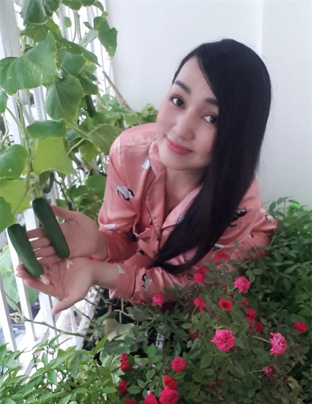 Ca sĩ Hà Vân khoe “vườn rau trên không” - 3