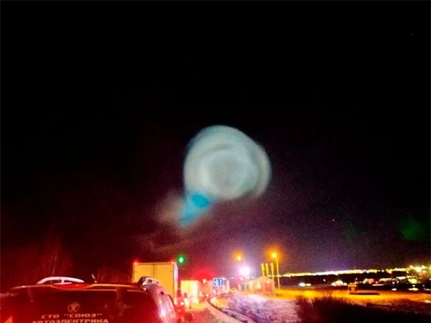 Nga: Người dân hốt hoảng ghi hình quả cầu sáng giống đĩa bay - 2