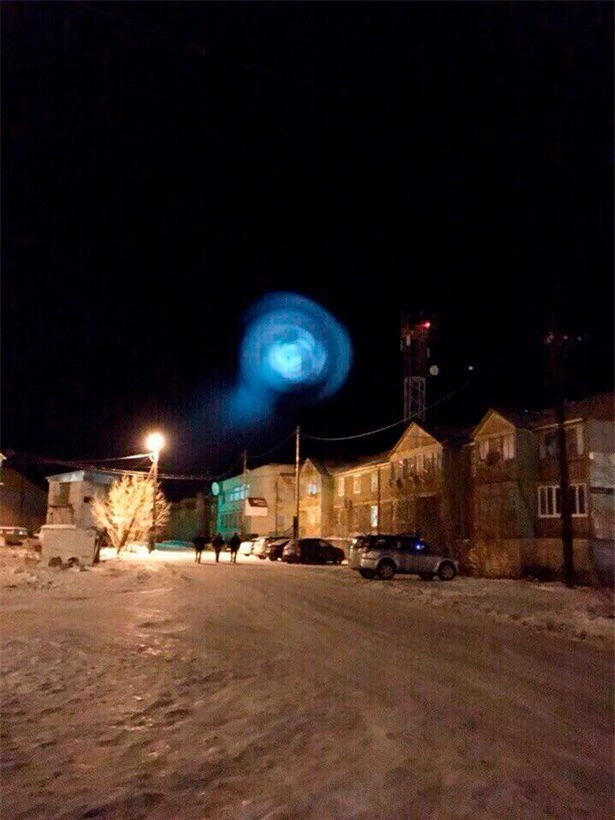 Nga: Người dân hốt hoảng ghi hình quả cầu sáng giống đĩa bay - 3