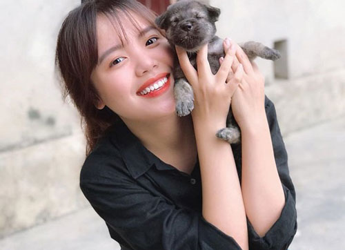 Cô gái bất ngờ nổi tiếng với danh xưng "chị tổng đài"