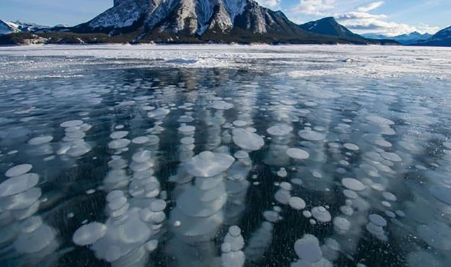Những bong bóng khí kì lạ ở Bắc Cực mới được phát hiện.