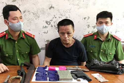 Nghệ An: Công an hứng mưa đá, nhịn đói mật phục bắt trùm ma túy có vũ khí nóng