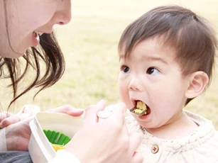 "Điểm mặt" 4 loại thực phẩm độc mẹ đừng dại cho con ăn vào bữa sáng, kẻo con càng ăn càng còi cọc