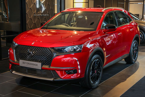 SUV thể thao sử dụng động cơ tăng áp, giá gần 1,4 tỷ đồng