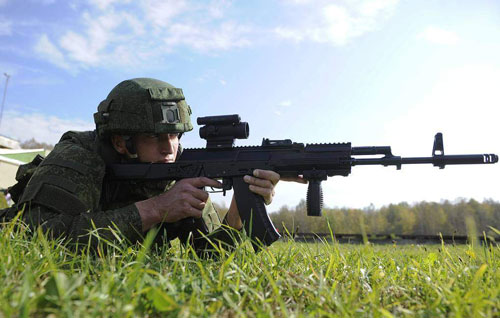 Kalashnikov bàn giao súng trường AK-12 cho quân đội Nga trước kế hoạch