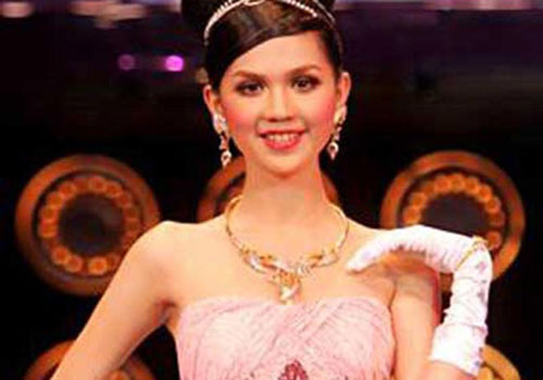 Cú sốc năm 18 tuổi và điều luôn gây ồn ào trong cuộc đời của Ngọc Trinh