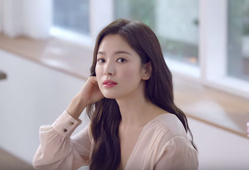 Song Hye Kyo trổ tài bếp núc