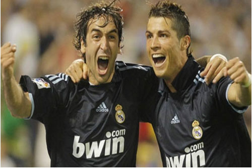 Tròn 10 năm Raul Gonzalez chia tay Real, sự vĩ đại đến giây phút cuối cùng 