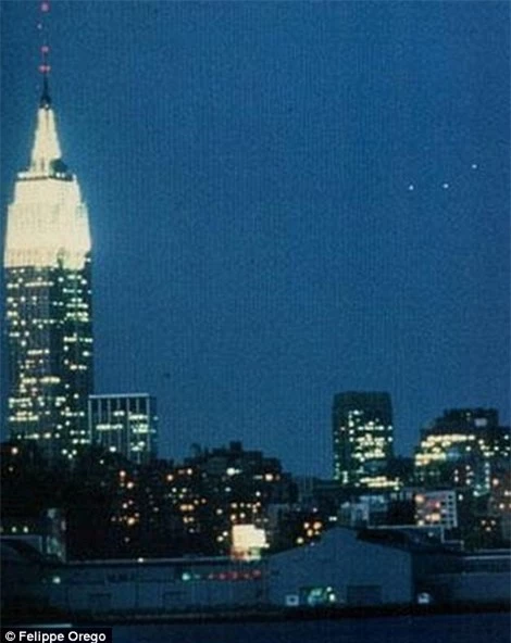 Tận thấy những bức ảnh UFO bí ẩn khiến Mỹ bó tay - ảnh 2