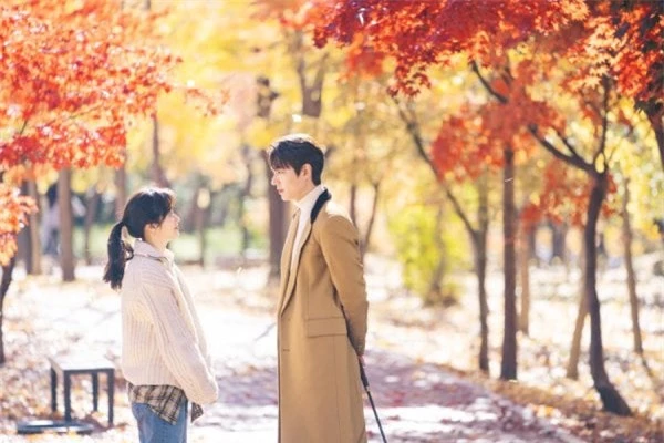 Hậu trường lãng mạn của Lee Min Ho và Kim Go Eun trong Quân vương bất diệt - Ảnh 3.
