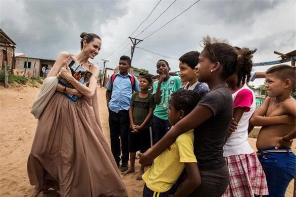 tai sao angelina jolie la tieu chuan vang nhan sac the gioi? hinh 9