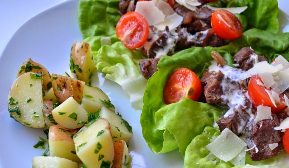 Cách làm món bò xào cuốn xà lách vừa đơn giản lại ngon