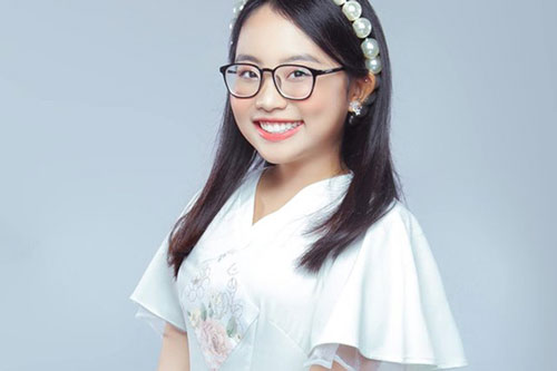 Phương Mỹ Chi chính thức lên tiếng về việc bôi trét bánh sinh nhật vào mặt mẹ