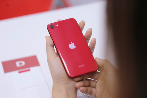 Trên tay iPhone SE 2020 đầu tiên tại Việt Nam, giá từ 12,7 triệu đồng
