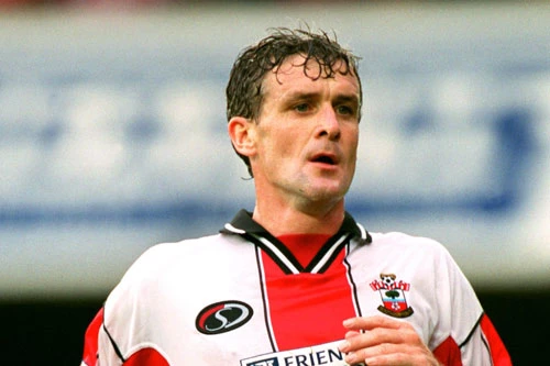 6. Mark Hughes (Southampton, ghi bàn khi 38 tuổi 150 ngày).