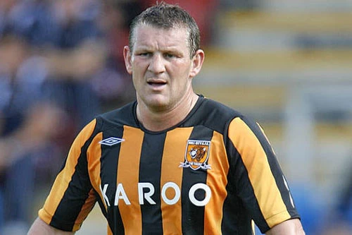 2. Dean Windass (Bradford City, ghi bàn khi 39 tuổi 236 ngày).