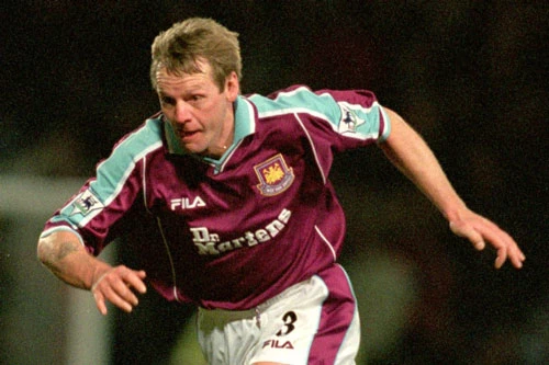 4. Stuart Pearce (West Ham, ghi bàn khi 38 tuổi 216 ngày).